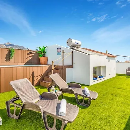 Sleeps 6 Pool Air Con Wifi *
