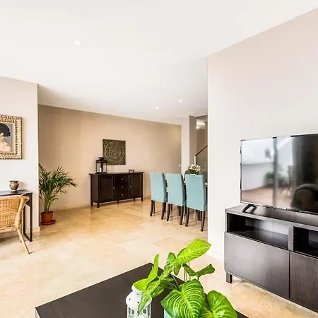 Sleeps 6 Pool Air Con Wifi Villa